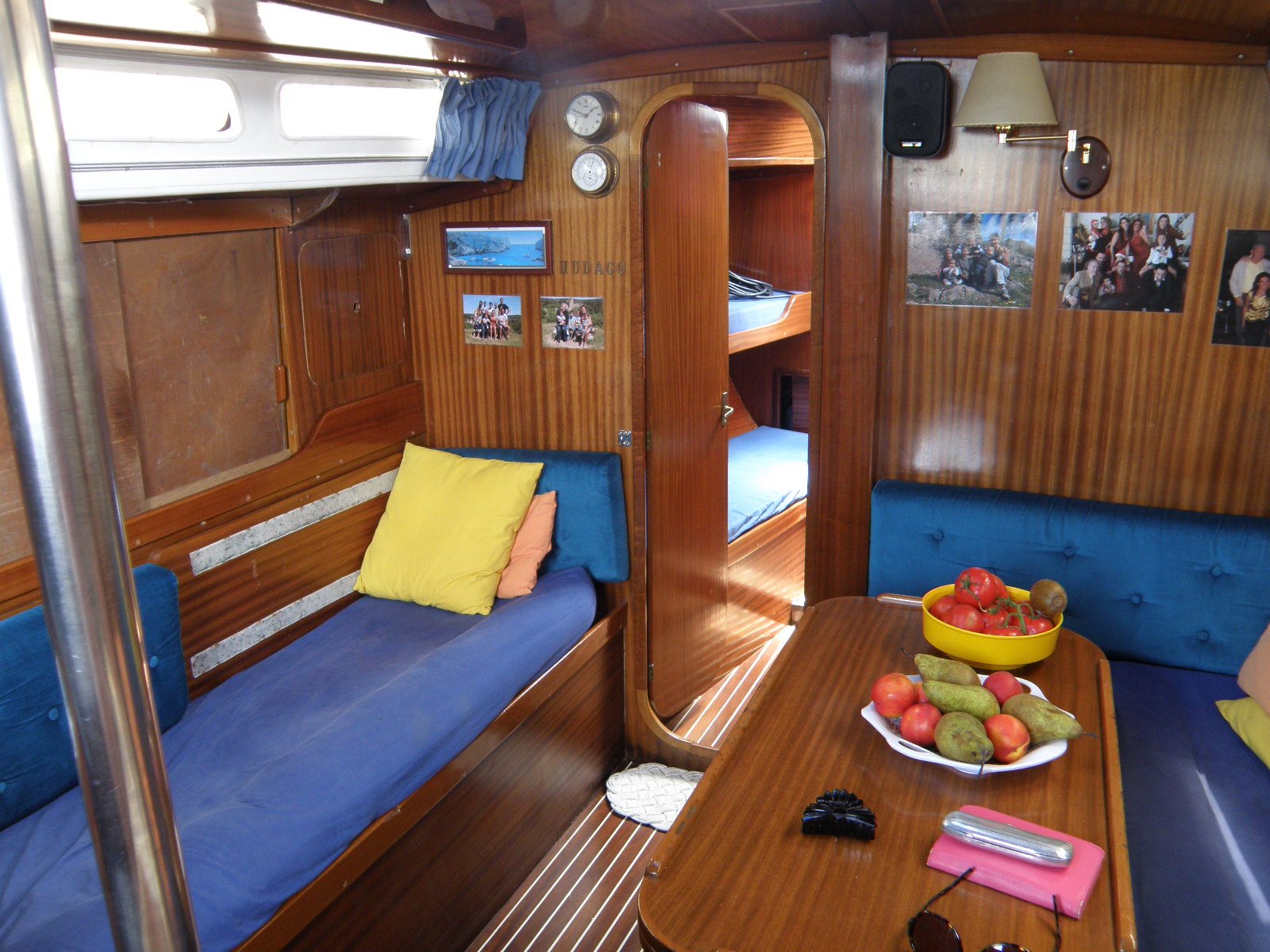 Salón interior de madera
